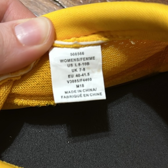 Lands End Women’s Water Shoes, Navy/Gold, Sz Lg (9-10) - Picture 3 of 5